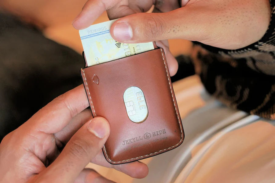 COMPACT CARD HOLDER, TAN