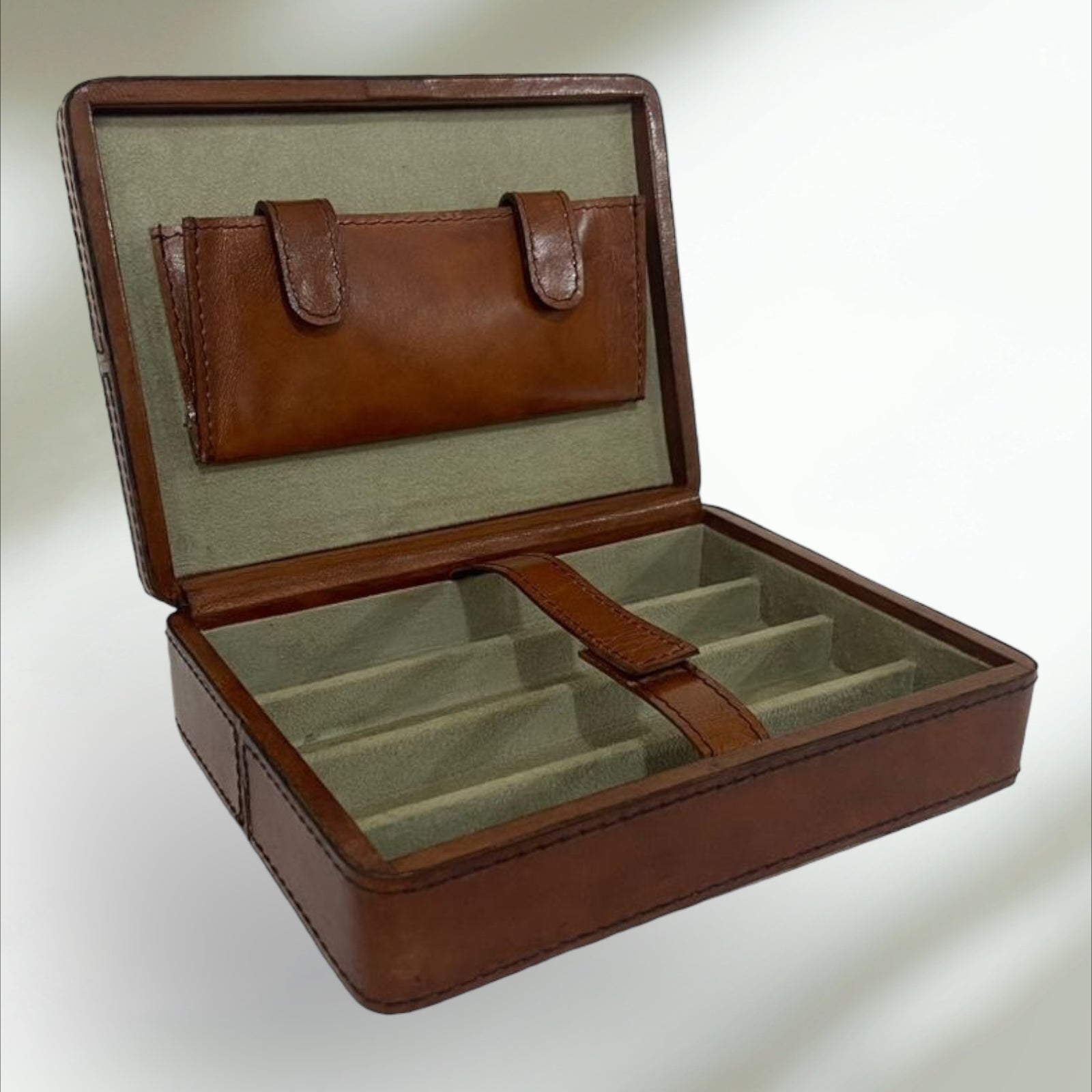 4 CIGAR BOX