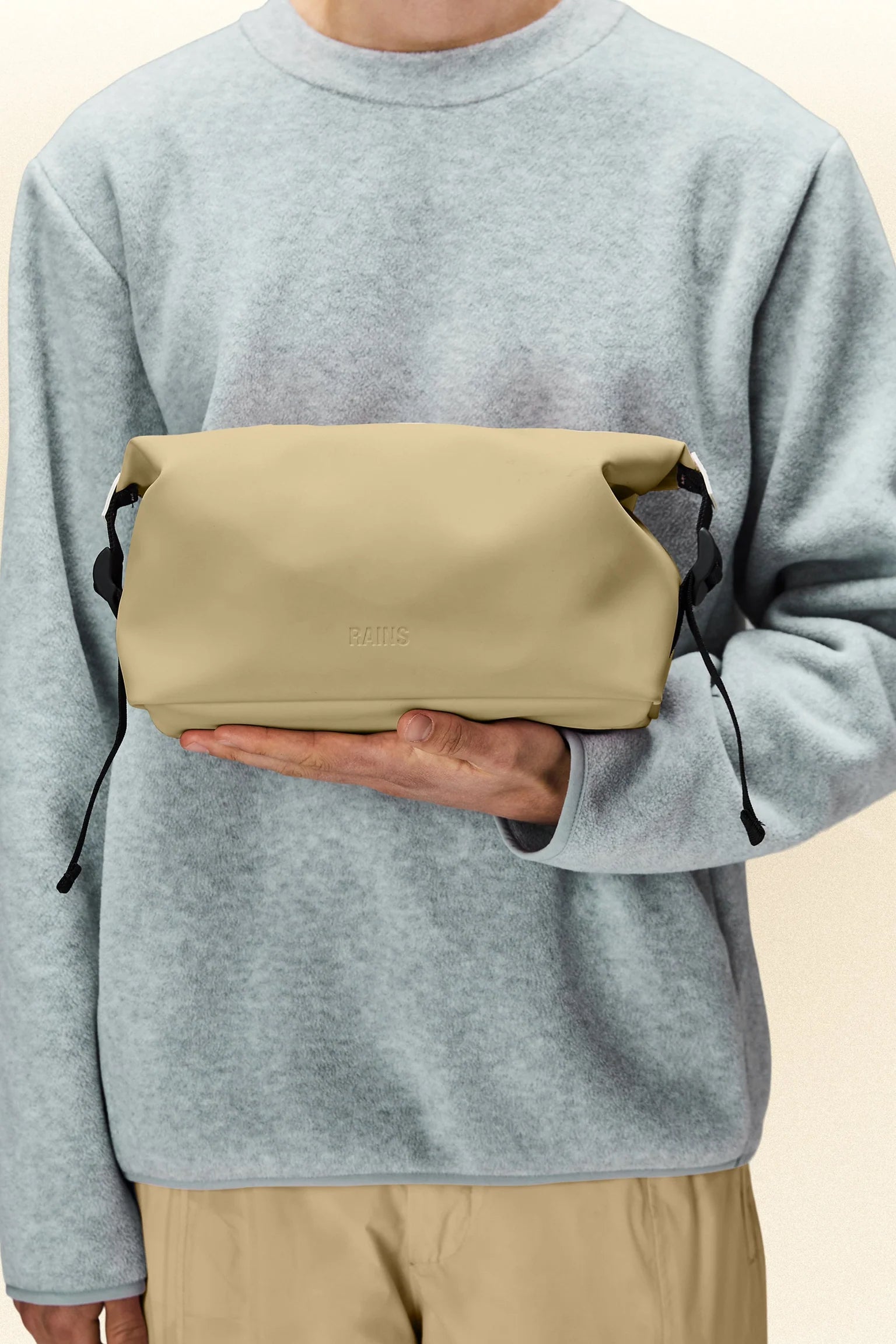 Rains Hilo Weekend Wash Bag