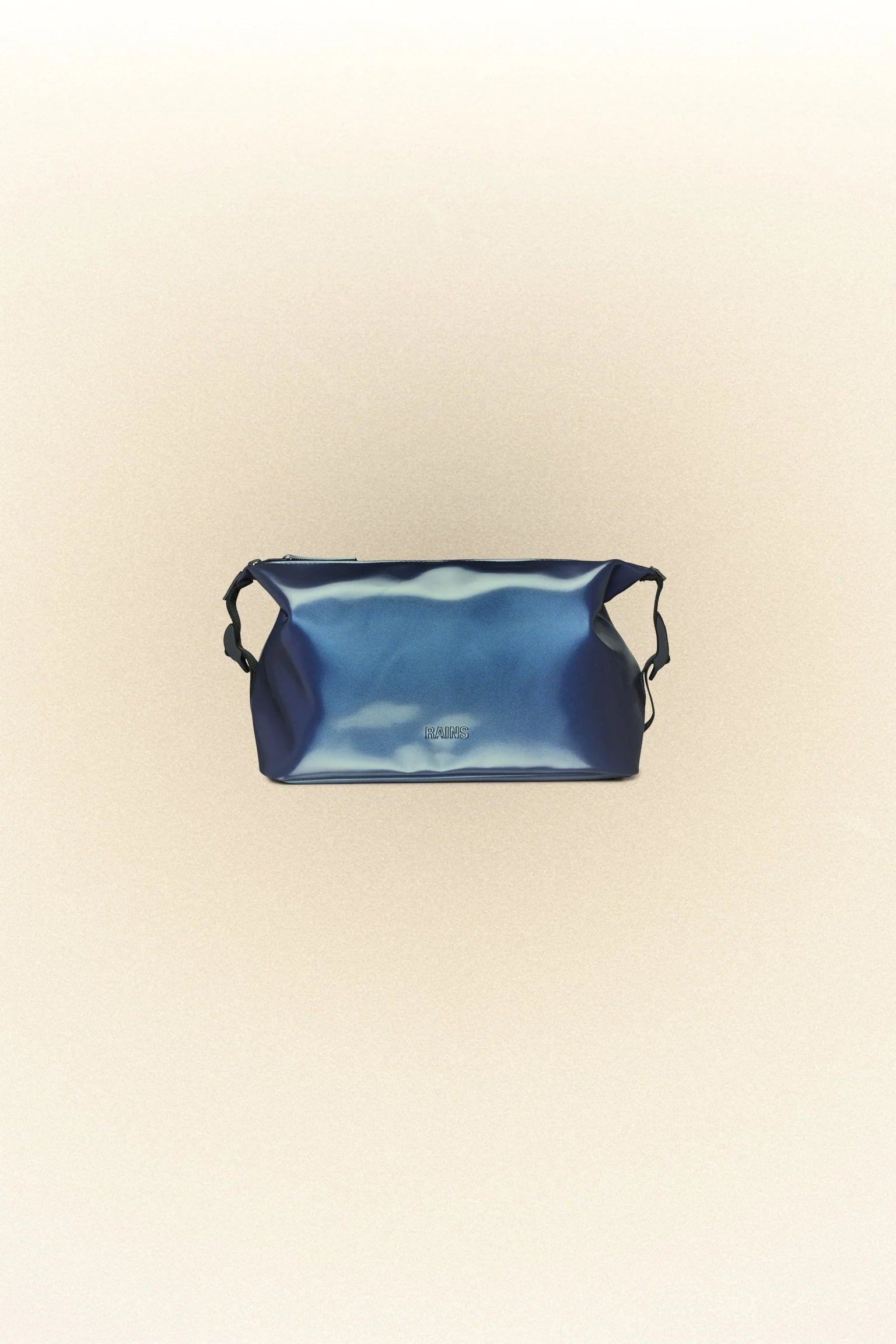 Rains Hilo Weekend Wash Bag