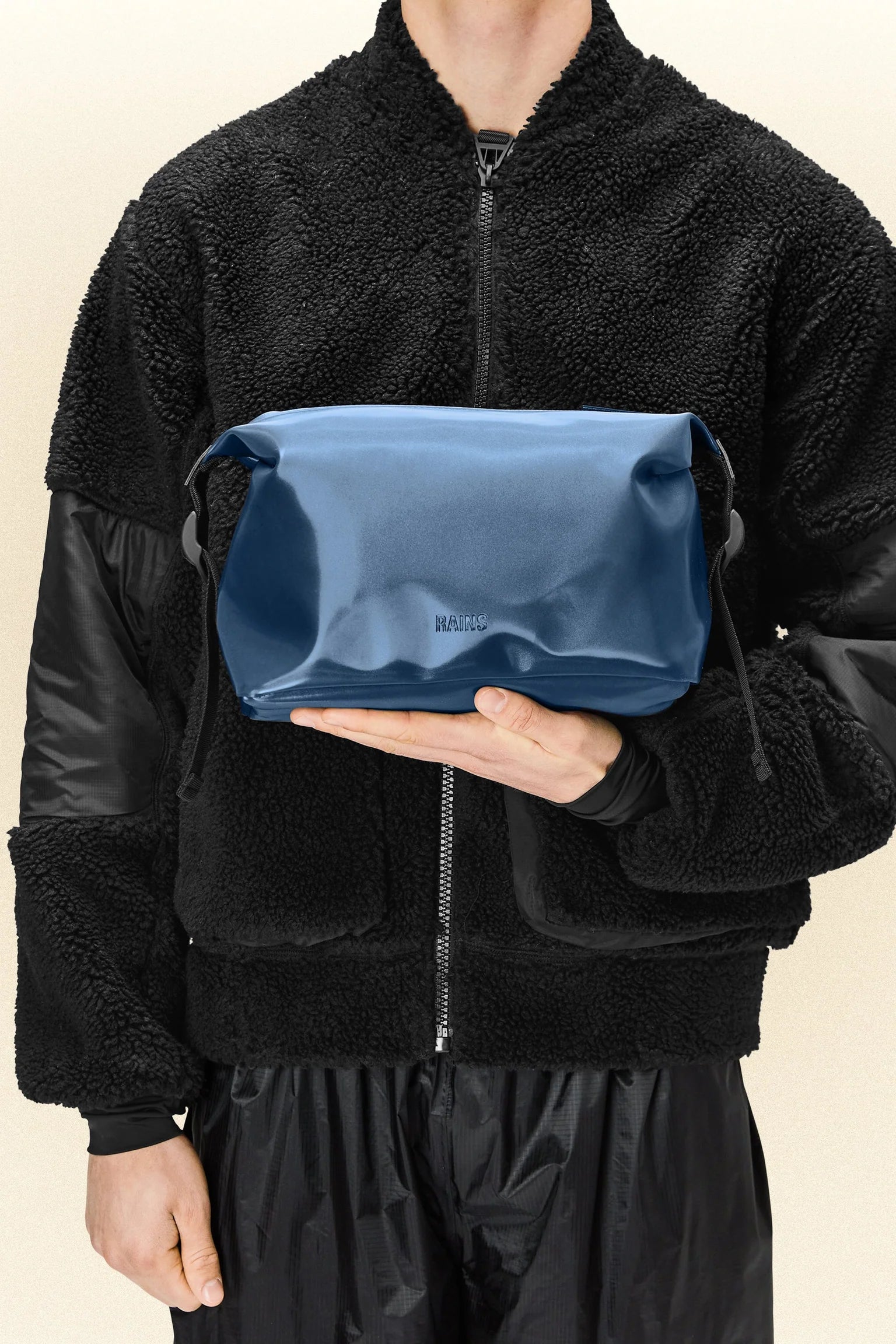 Rains Hilo Weekend Wash Bag